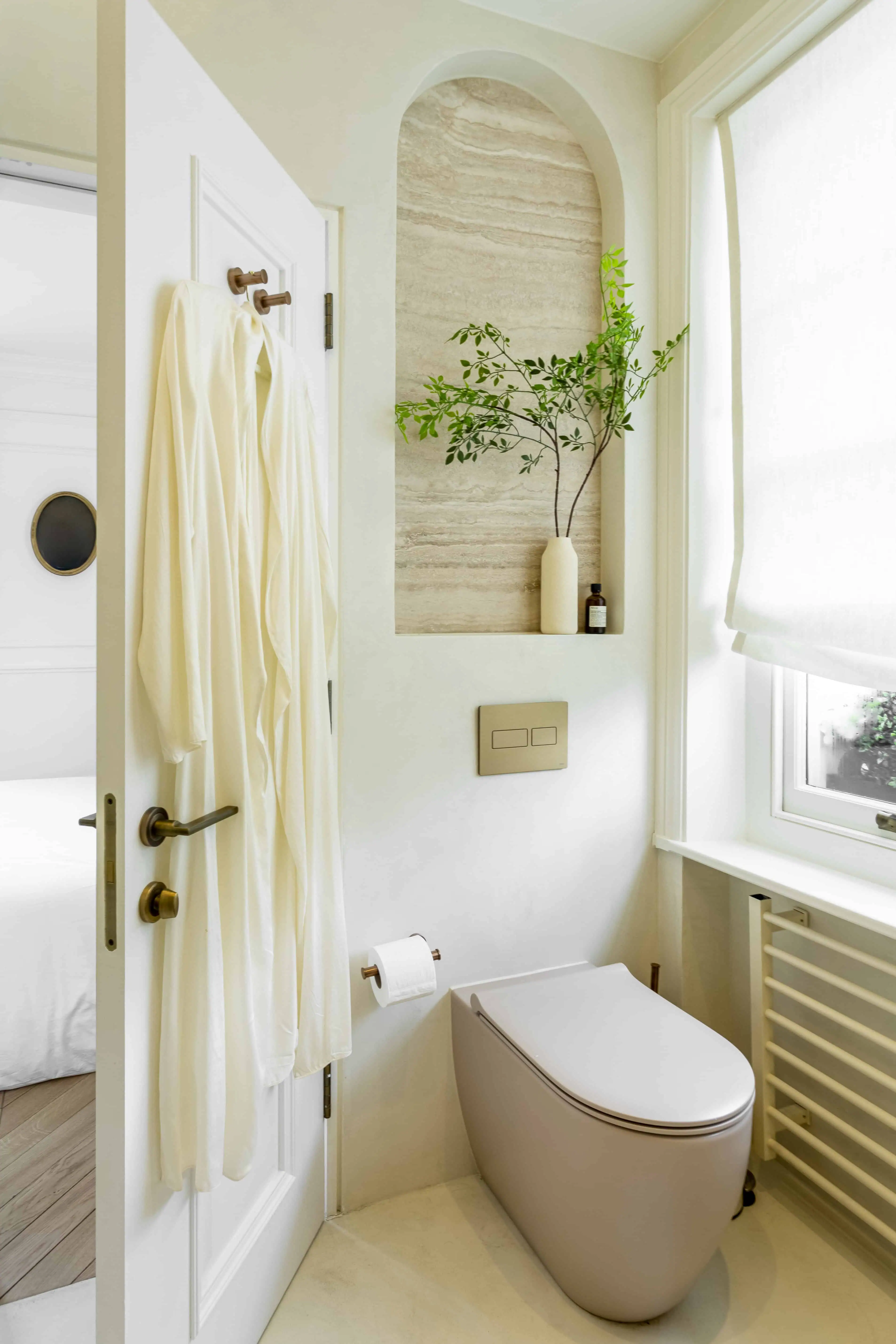 En suite bathroom with arched wall niche in Victorian maisonette renovation, Primrose Hill
