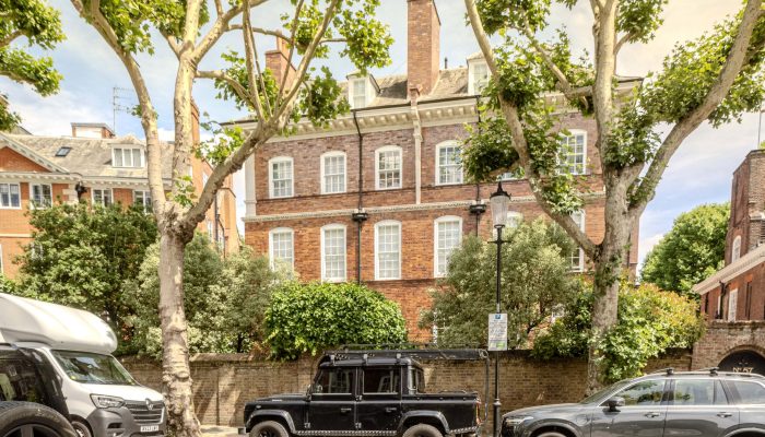 Exterior view of listed historic building on Melbury Road, Holland Park, redesigned by Schneider Designers.